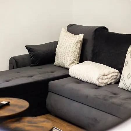 Spacious 4 Bedroom House With Pacman,darts, Netflix By Vista Short Lets شقة مانشستر