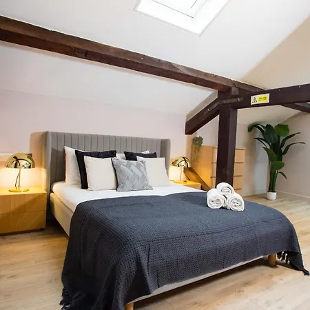 Spacious 3-bed Retreat - Modern & Super *