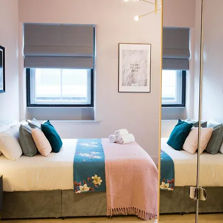 Spacious 3-bed Retreat - Modern & Super * Manchester