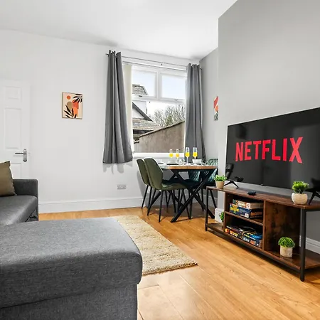 Apartamento Comfortable 4 Bed - Free Parking & Fast Wifi