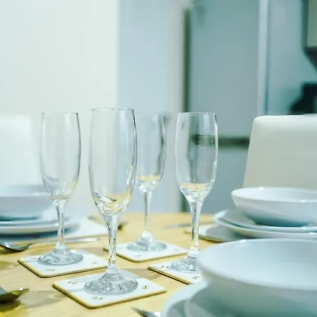 The Lawnswood - Stylish & Spacious Near Centre & Etihad - Ideal For Business Or Work - Presented By Parydise Apartment Manchester