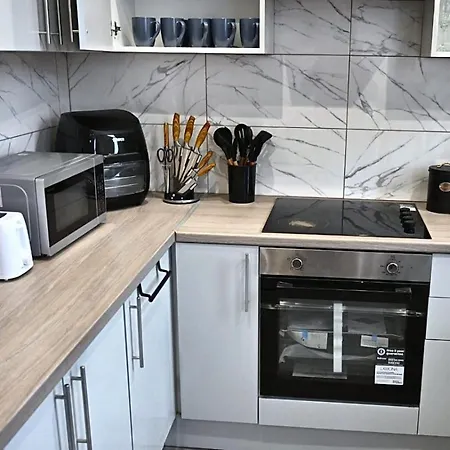 דירה 4bdr Contractor Hub - Sleeps 7 - Free On Street Parking