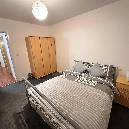 Entire 3 Bedroom In マンチェスター