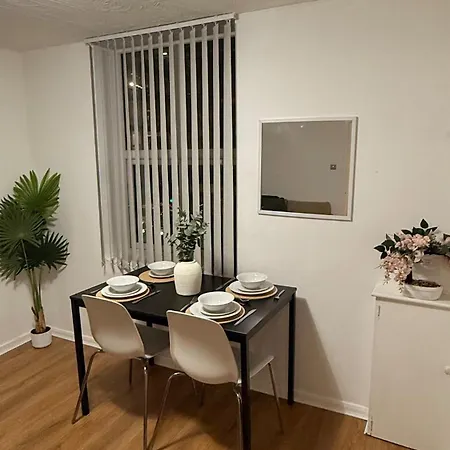 Get Lizzy Centre Gem Next To Shudehill Station Apartment Manchester