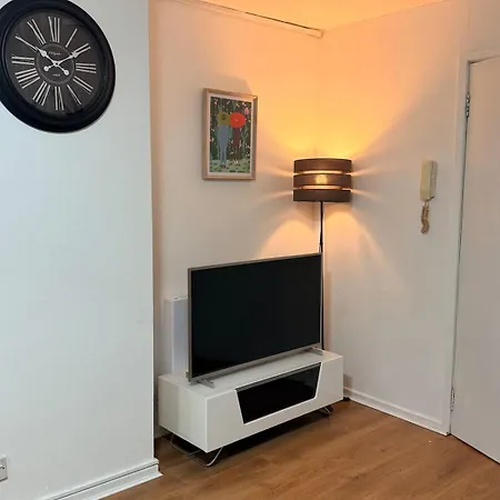 Get Lizzy Centre Gem Next To Shudehill Station