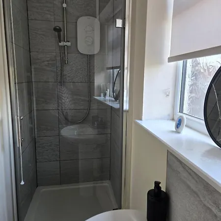 Bright 1br Garden With Fast Wifi מנצ'סטר