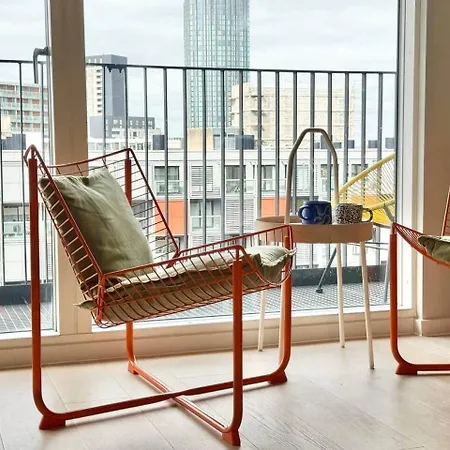 Boutique Centre Apartment, Balcony, Parking Apartament