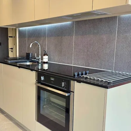 Boutique Centre Apartment, Balcony, Parking Apartament *