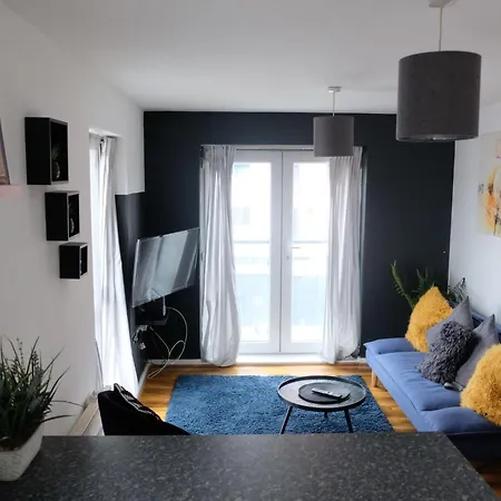 1-schlafzimmer-wohnung- 3 Gaeste Mit Parkplatz Und Wi-fi By Interhome דירה *