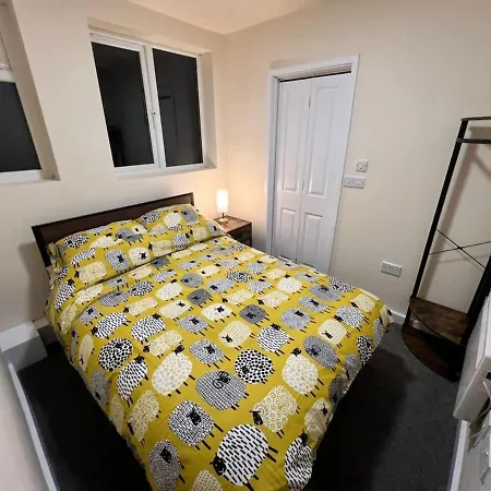 Cosy One-bedroom Ground Floor Flat In Eccles, *