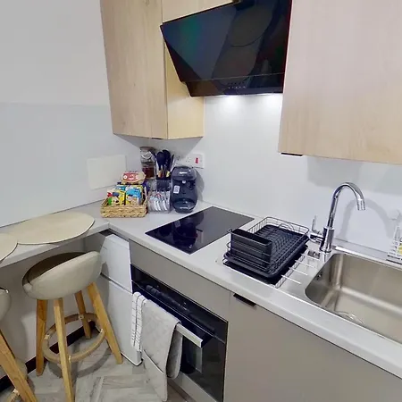 Stylish Modern Near Mediacityuk & Centre - Free Parking - Sleeps 2 Enjoy *