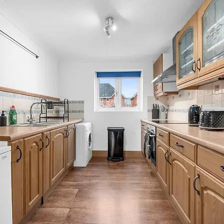 Modern 2 Bed Apartment, Salford Quays, Parking Manchester