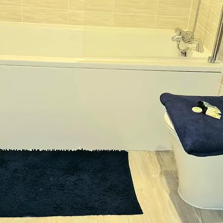 Appartamento Luxury 2 Bed Apartment, Kingsize Beds, 2 Bathrooms *