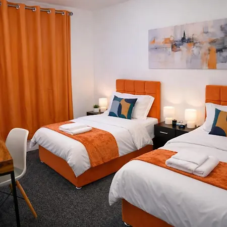 4bdr Contractor Hub - Sleeps 7 - Free On Street Parking * Manchester