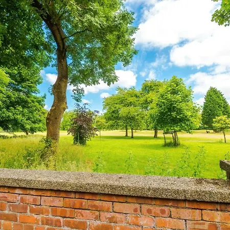 Apartment 2bdr Droylsden House In With Wparking