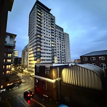 Modern City Centre 1-Bed Apartment Quiet & Comfortable Stay *