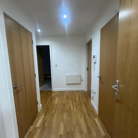 Ideally Located Didsbury Chorlton Gated Parking - Pass The Keys Apartament *