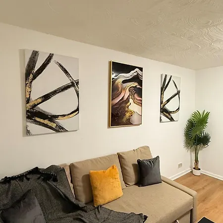 Get Lizzy Centre Gem Next To Shudehill Station *