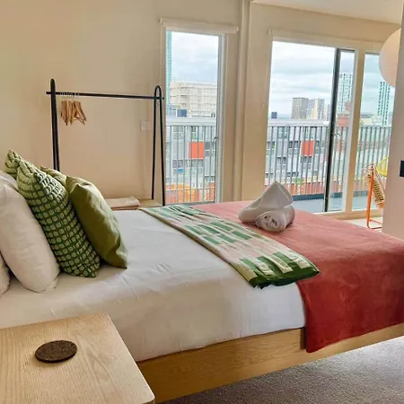 Boutique Centre Apartment, Balcony, Parking * Manchester