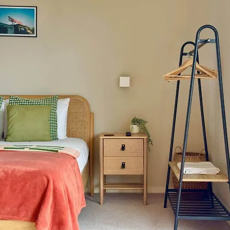 Boutique Centre Apartment, Balcony, Parking Apartament