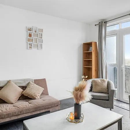 Center Base Spacious With Secure Parking Appartement *