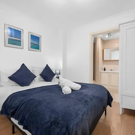 Modern 2 Bed Apartment, Salford Quays, Parking Manchester