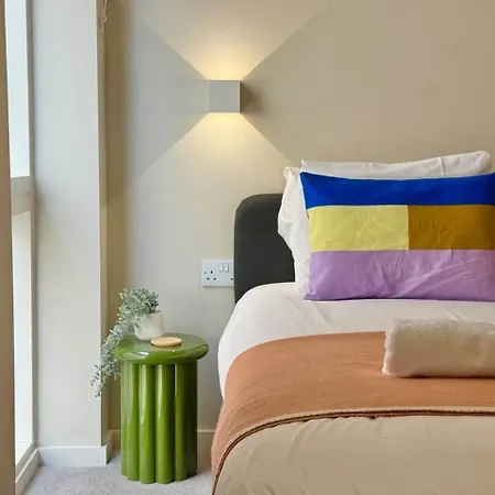 Boutique Centre Apartment, Balcony, Parking