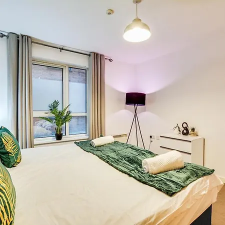 Pinecone - Centre Apartment