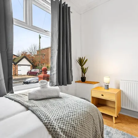 Comfortable 4 Bed - Free Parking & Fast Wifi Apartamento Denton (Tameside)