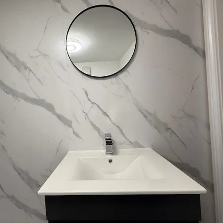 Stylish 1-bed Ideal For 2 Guests Апартаменты