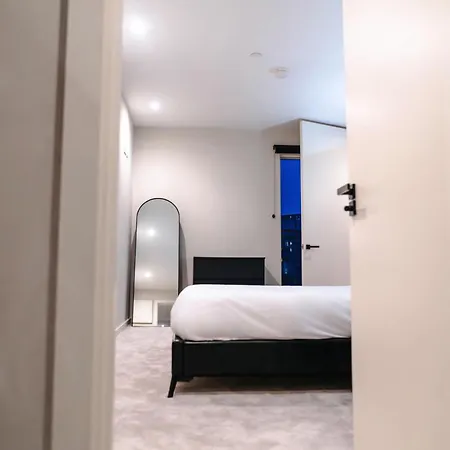 Stylish 2bed Balcony & View Centre *