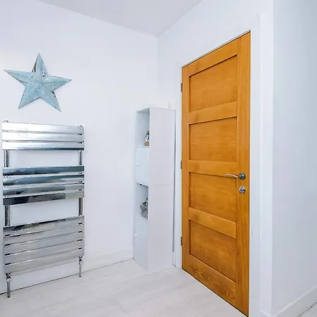 Luxury 2 Bed Close To Coop Etihad And Centre