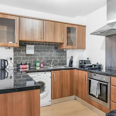 Center Base Spacious With Secure Parking Appartement *