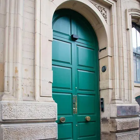 Spacious 3-bed Retreat - Modern & Super Apartament *