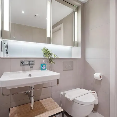 Stylish & Spacious 2 Bedroom 2 Bathroom *