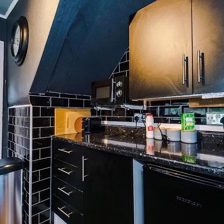 Apartamento Stylish Home, Sleeps 7, Pool Table, Free Parking, Free Wi-fi, Full Kitchen, Perfect For Groups Manchester