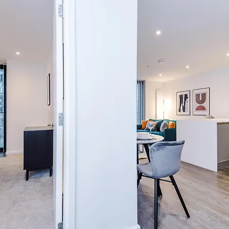 Stylish 1br Near Centre, Salford Appartement