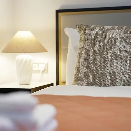 Stylish & Spacious 2 Bedroom 2 Bathroom * Манчестер