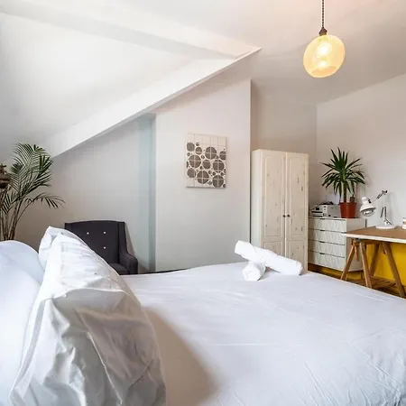 Vibrant 3 Bedroom Art Duplex Spacious & Unique