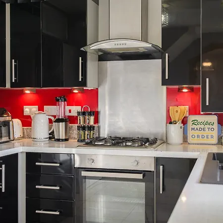 Apartament Stylish 3br - Sleeps 7 - 15 Min To Centre, Parking Garden & Fast Wi-fi Manchester