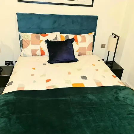 Luxury 2 Bed Apartment, Kingsize Beds, 2 Bathrooms * Manchester
