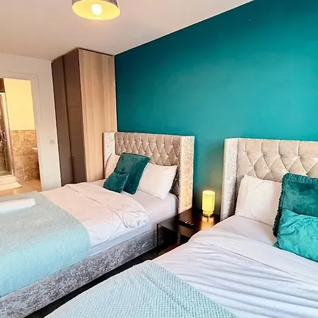 Daire Luxury 5 Bed Centre