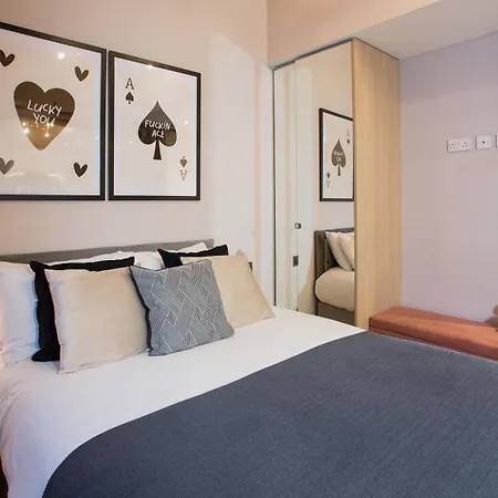 Apartament Spacious 3-bed Retreat - Modern & Super