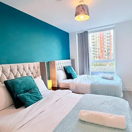 Luxury 5 Bed Centre *