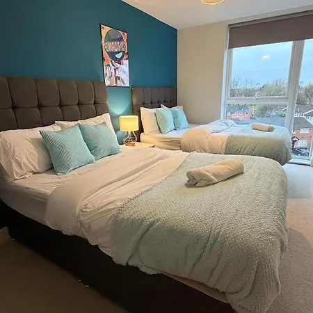 Luxury 5 Bed Centre Apartment *