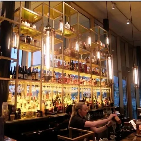 Luxury 2 Bed Apartment, Kingsize Beds, 2 Bathrooms *