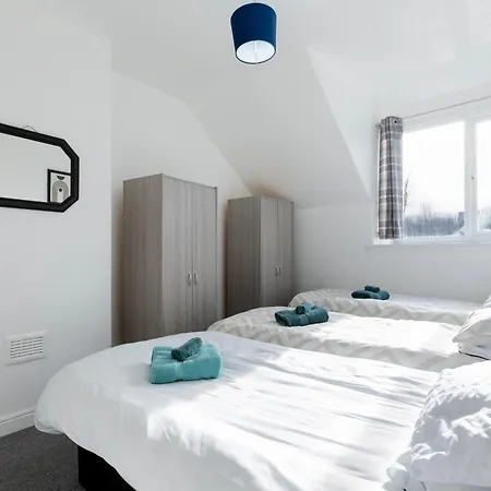 Free Parking, Large House For Contractors & Families, Sleeps 6, 15mins To Centre Lägenhet