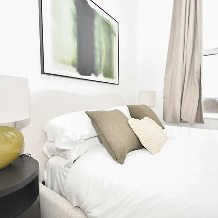 Spacious & Bright 1bed Nr Etihad Stadium * Μάντσεστερ