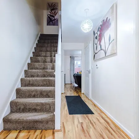 Appartamento 3-Bed Gem By Parydise Properties - Spacious & Elegant Near City Centre & Etihad- Perfect For Business Or Leisure *