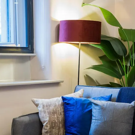 Apartament Spacious 3-bed Retreat - Modern & Super